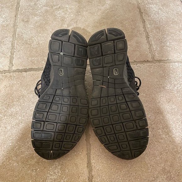 Nike Inneva 2 Triple Black Mens - Picture 3 of 8